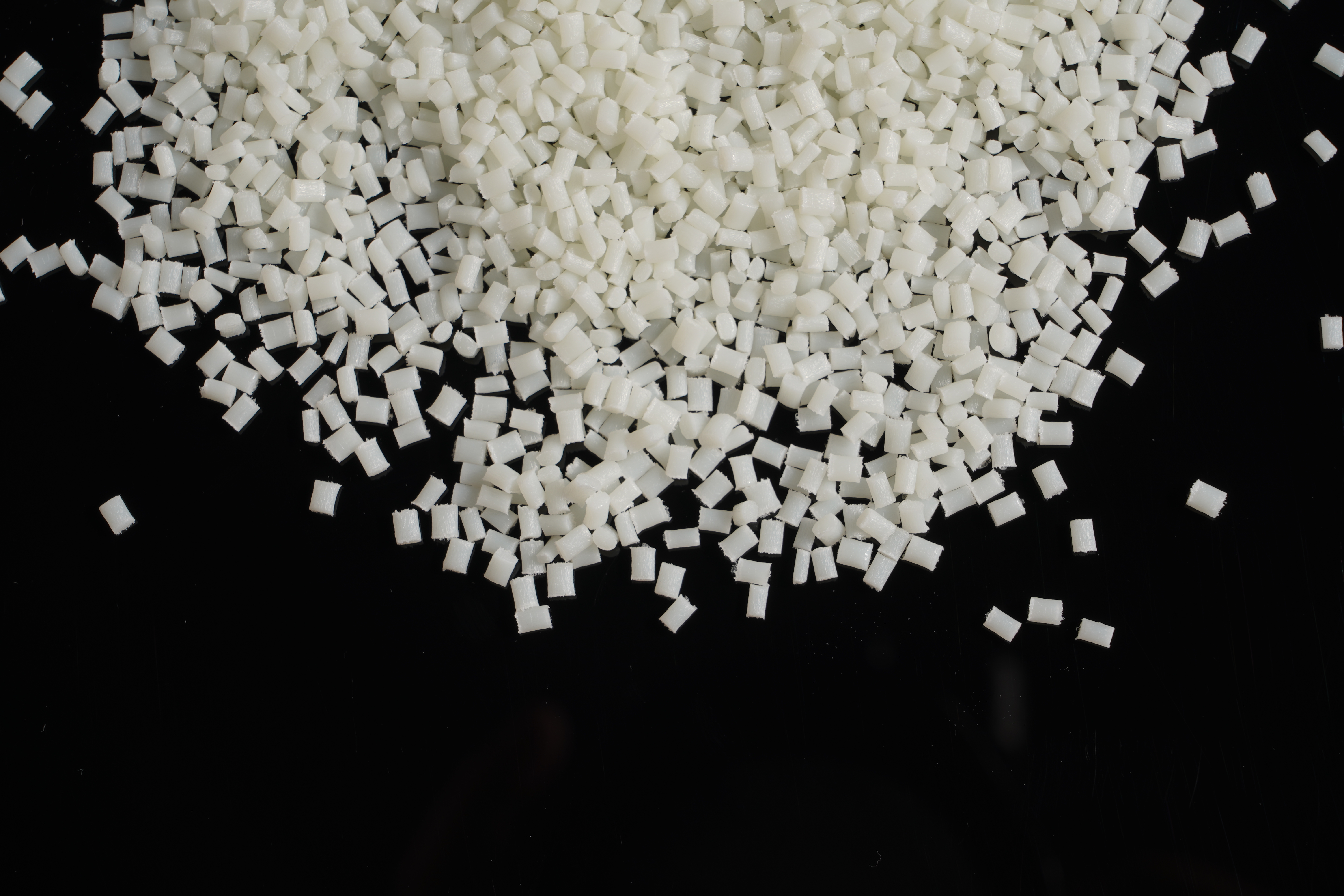 Каковы преимущества и недостатки материалов из полиамида 6 и полиамида 66?